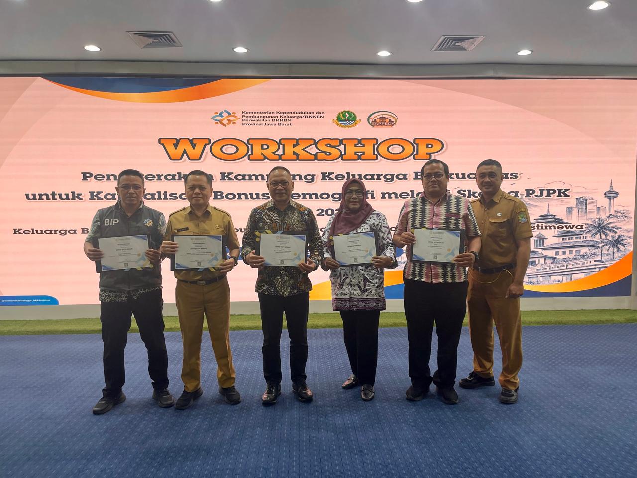 DPPKB Kota Bekasi Raih Lima Penghargaan Tertinggi Program Pengendalian Penduduk Tingkat Jawa Barat