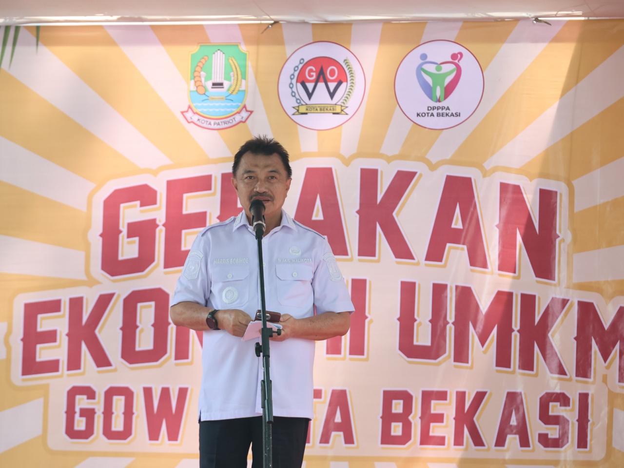 Wawali Harris Bobihoe Borong Produk UMKM Hasil Tangan Terampil Emak- Emak