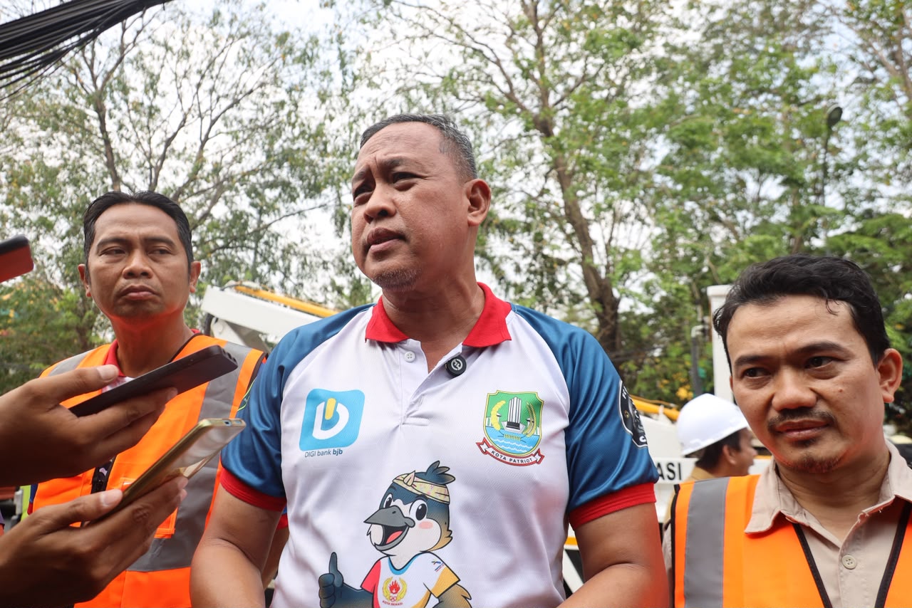 Naik Skylift, Tri Adhianto Potong Kabel Udara Targetkan Penataan Ducting 3 Tahun Selesai