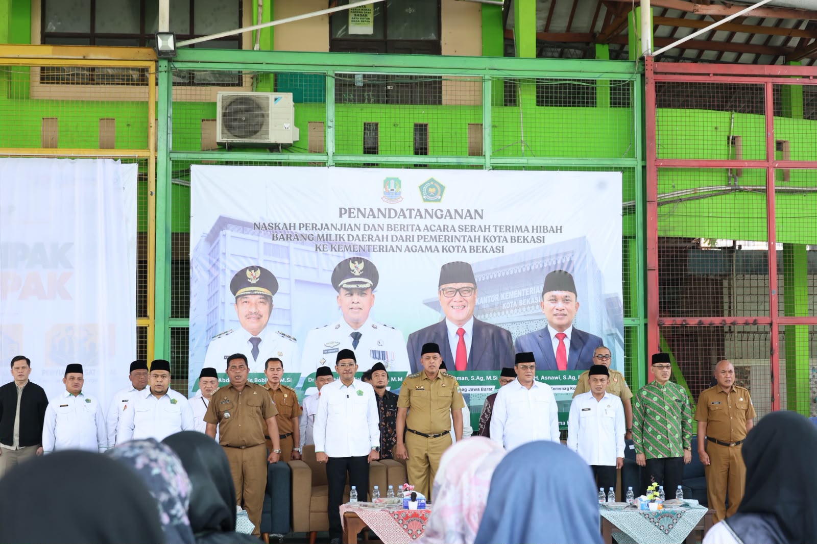 Hibah Aset Daerah Rp2,7M, Wali Kota Bekasi Serah Terima Kepada Kemenag Kota Bekasi