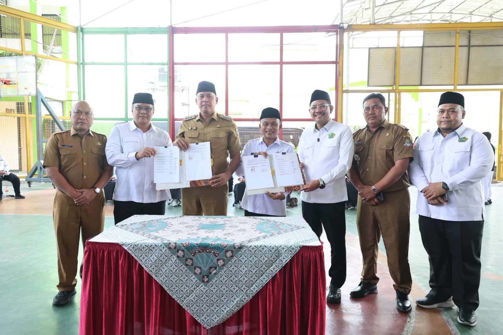 Hibah Aset Daerah Rp2,7M, Wali Kota Bekasi Serah Terima Kepada Kemenag Kota Bekasi