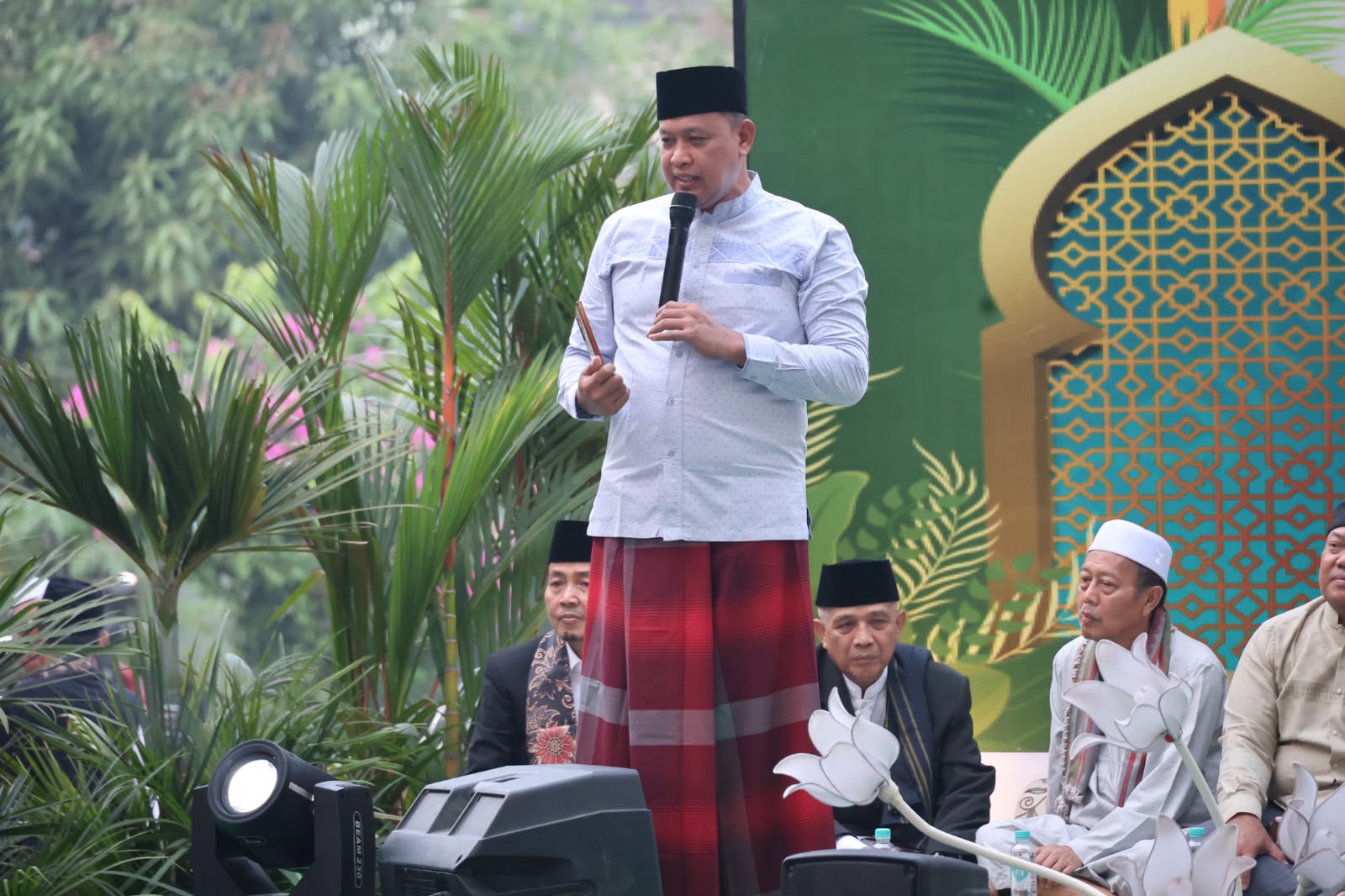 Wali Kota Bekasi Subuh Keliling dan Hadiri Peringatan Maulid Nabi di Masjid Raya Baiturrahim