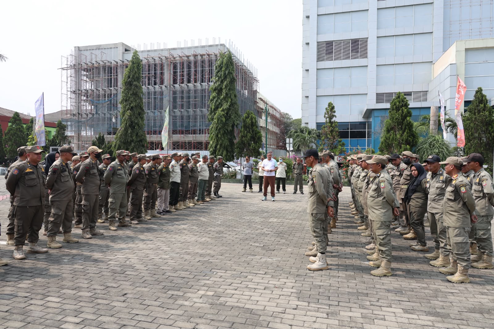 Wali Kota Bekasi Tegur Keras Satpol PP, Akibat PKL Berjualan di Badan Jalan Saat CFD Ahmad Yani