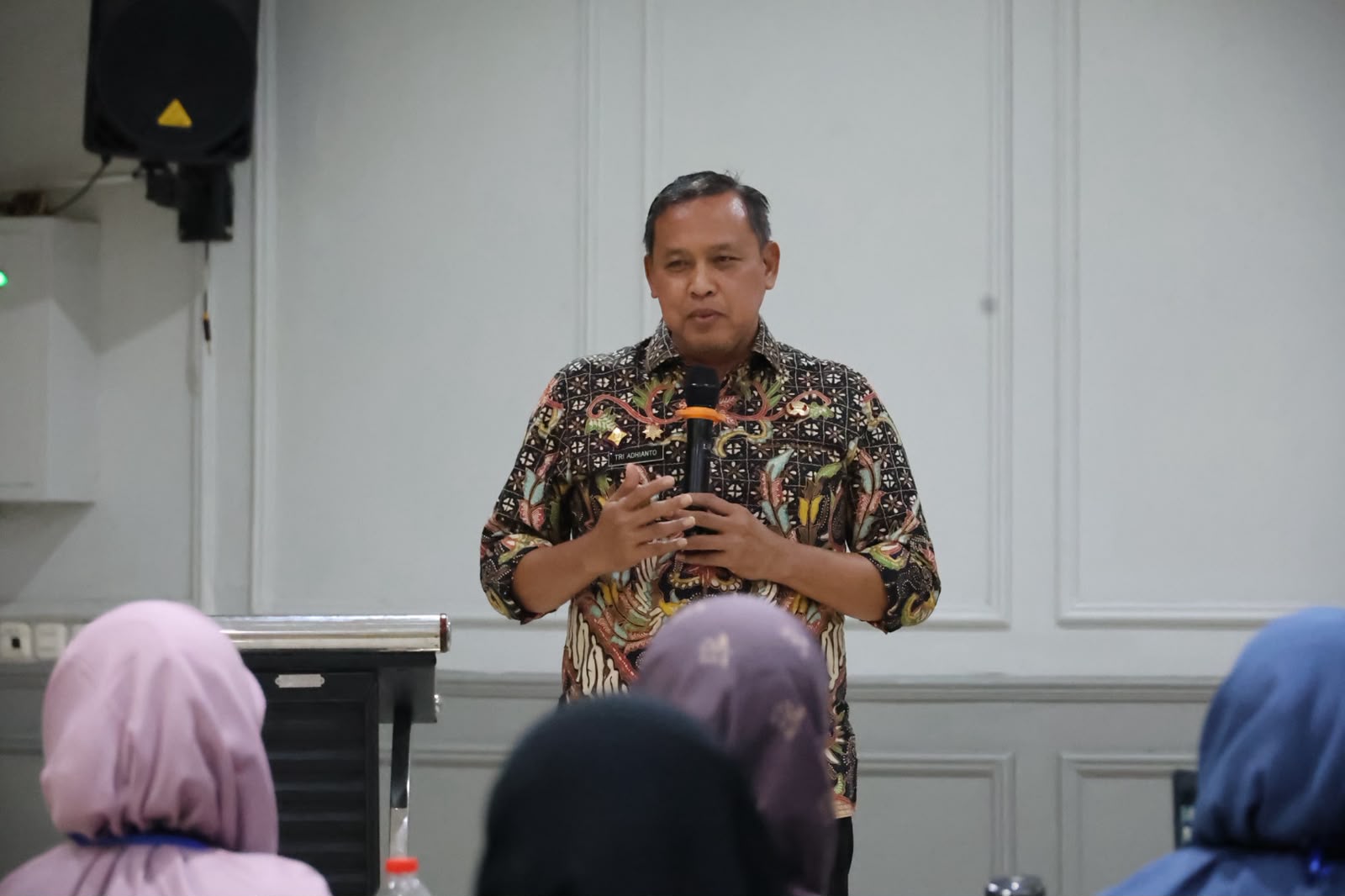 Bekali Pelaku Usaha dengan Peralatan, Tri Adhianto Dorong Pelaku UMKM Lebih Mandiri
