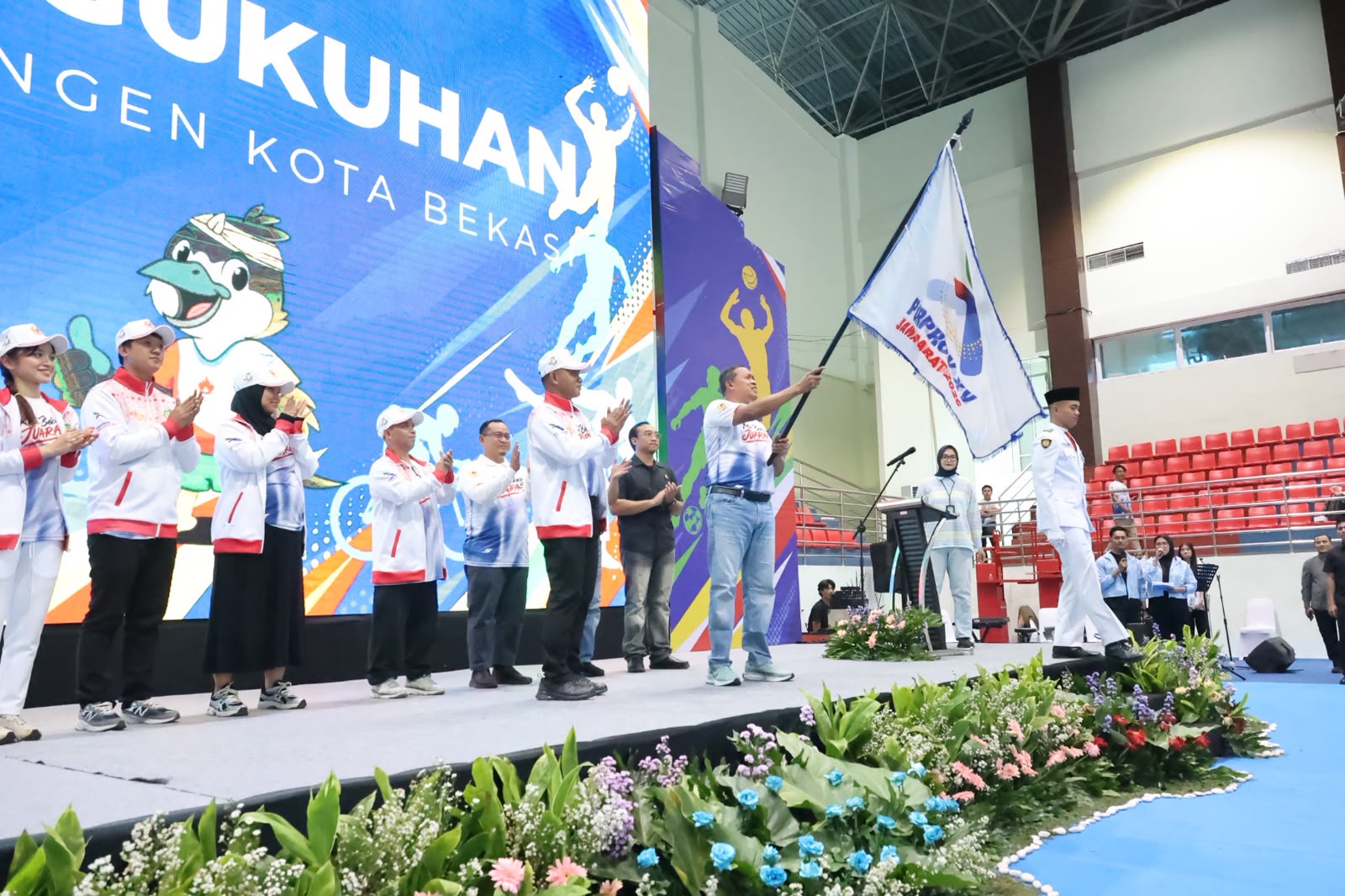 Tri Adhianto Kukuhkan 1.154 Kontingen Porprov Jabar 2026, Kota Bekasi Bidik 200 Medali Emas