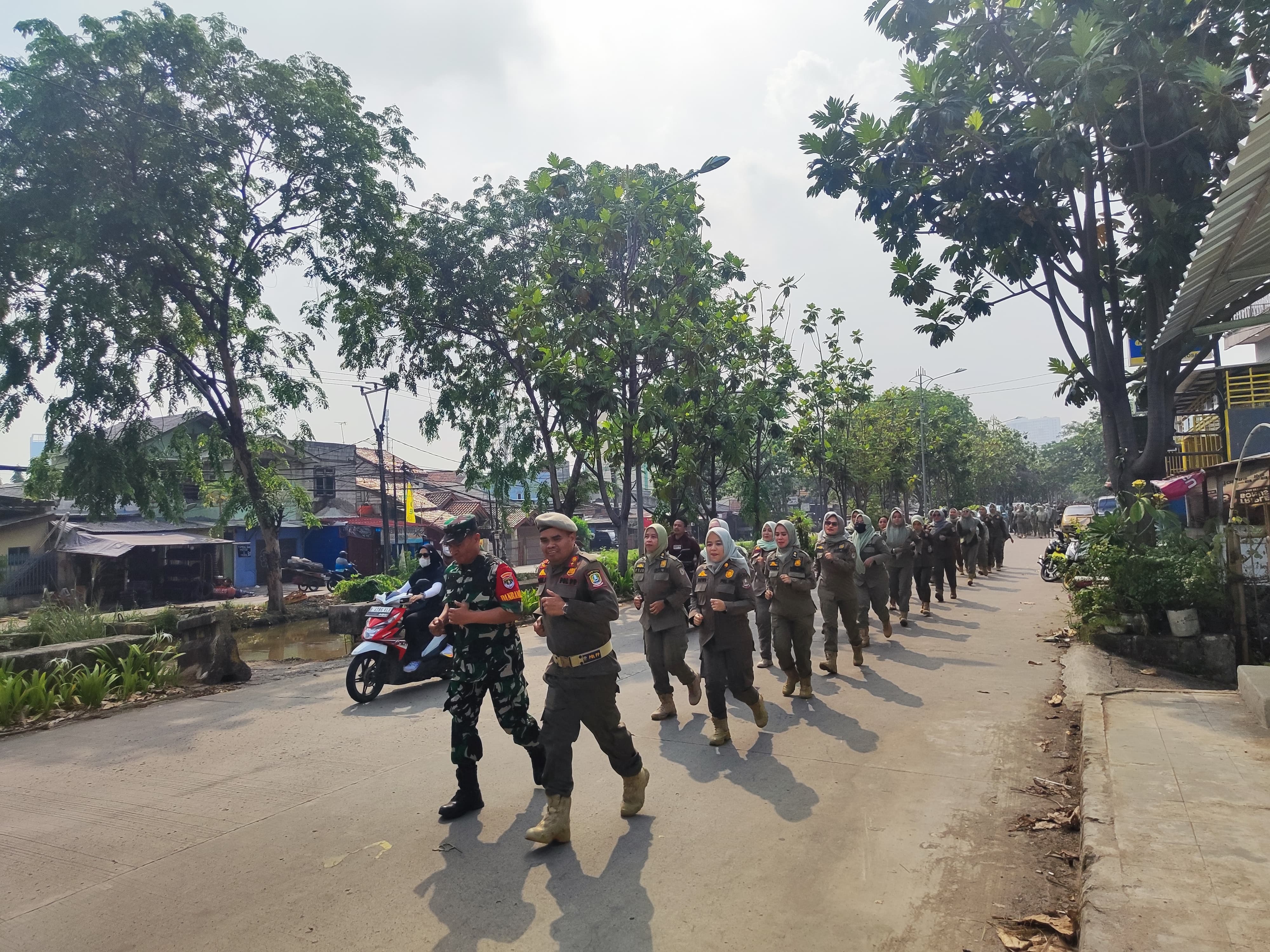 Satpol PP Kota Bekasi Laksanakan Apel Gabungan dan Pembinaan Fisik