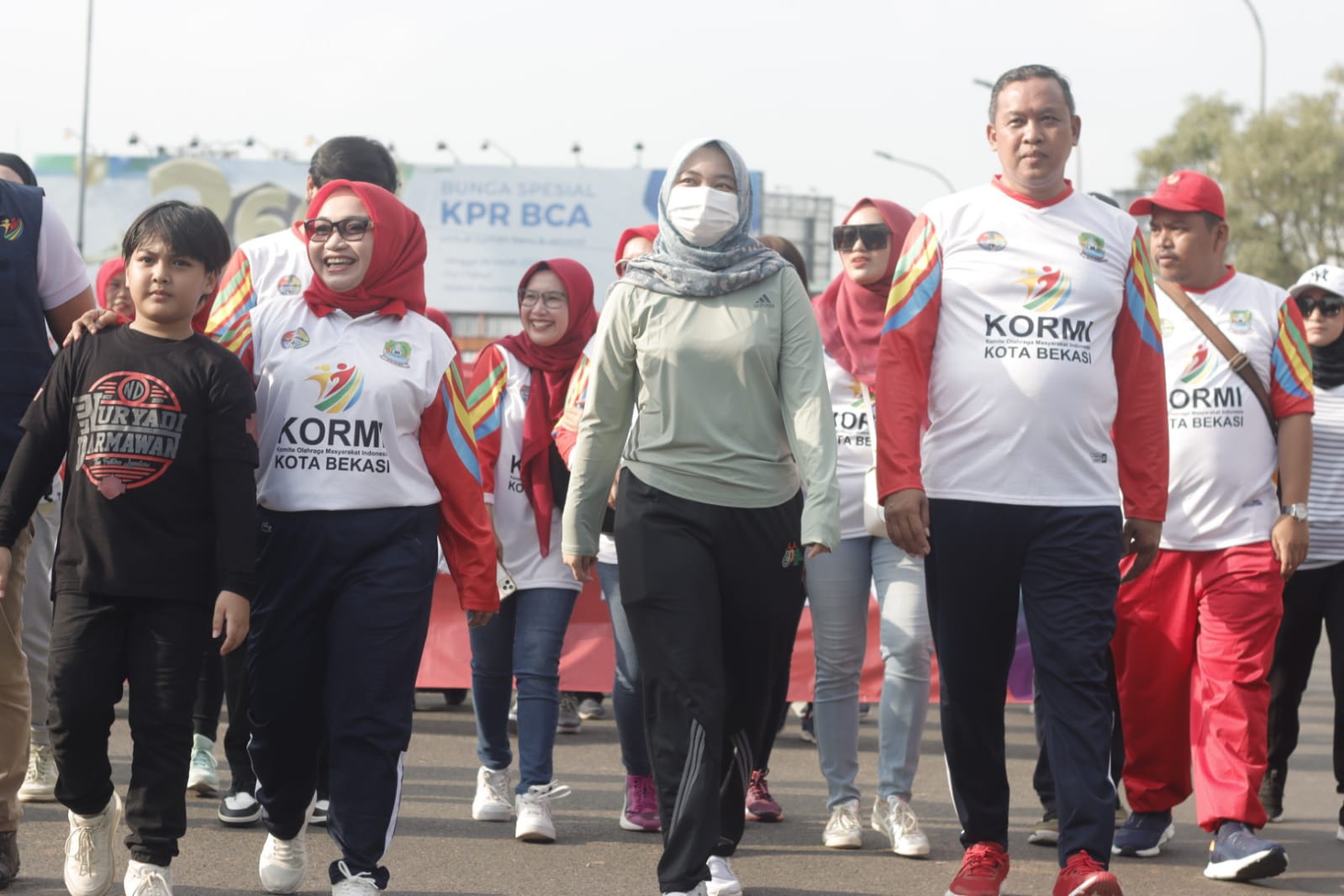 Plt. Wali Kota Bekasi Tri Adhianto Buka Parade Energik Ceria Kormi Kota Bekasi