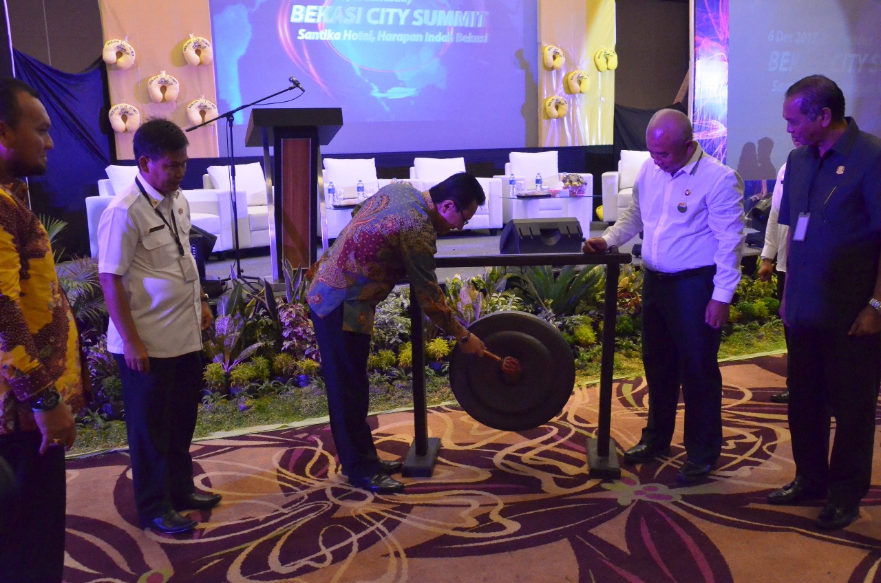 Buka Bekasi City Summit 2017 Wali Kota Bekasi : Tingkatkan Pelayanan Publik