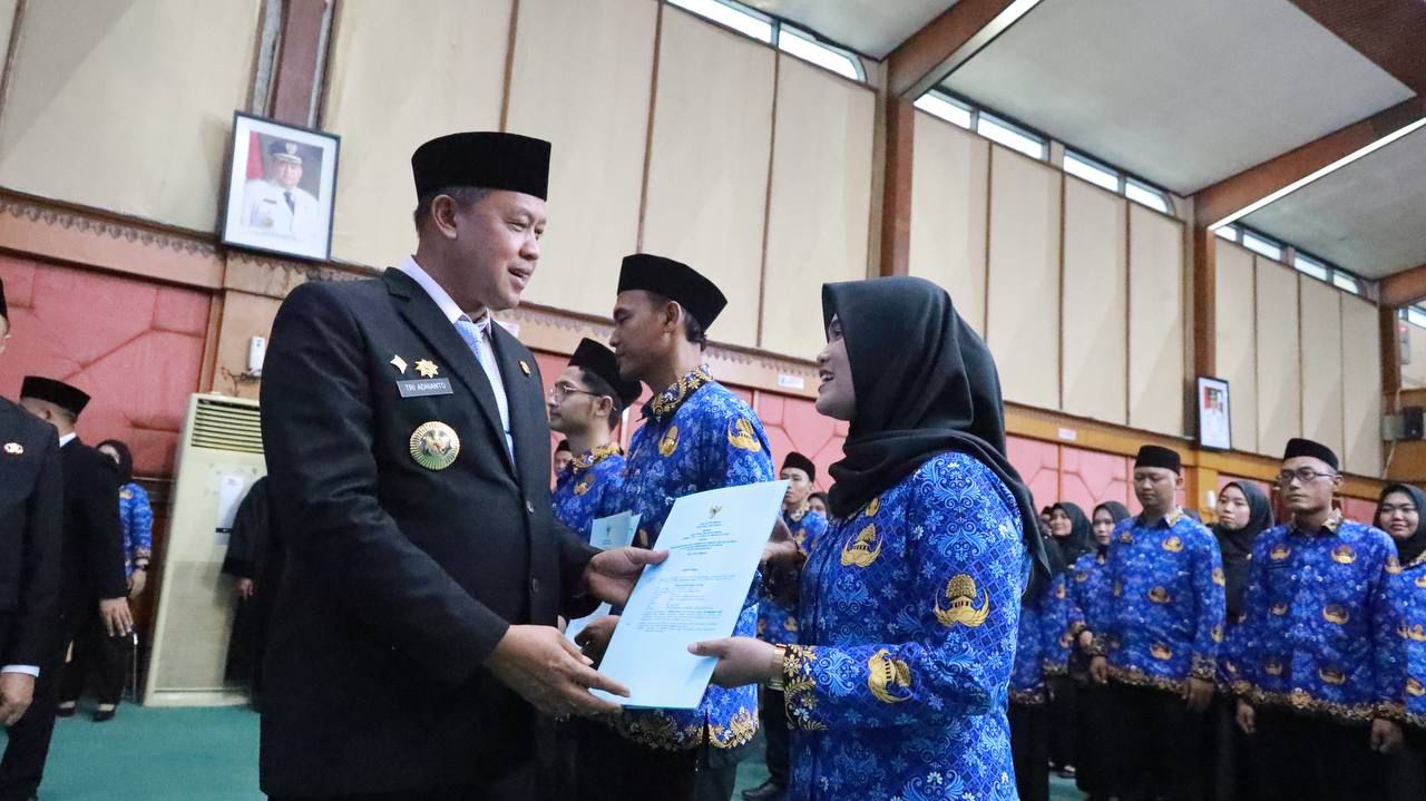 Wali Kota Bekasi Lantik 385 PPPK dan PNS Baru, Tegaskan Kinerja Lebih Maksimal