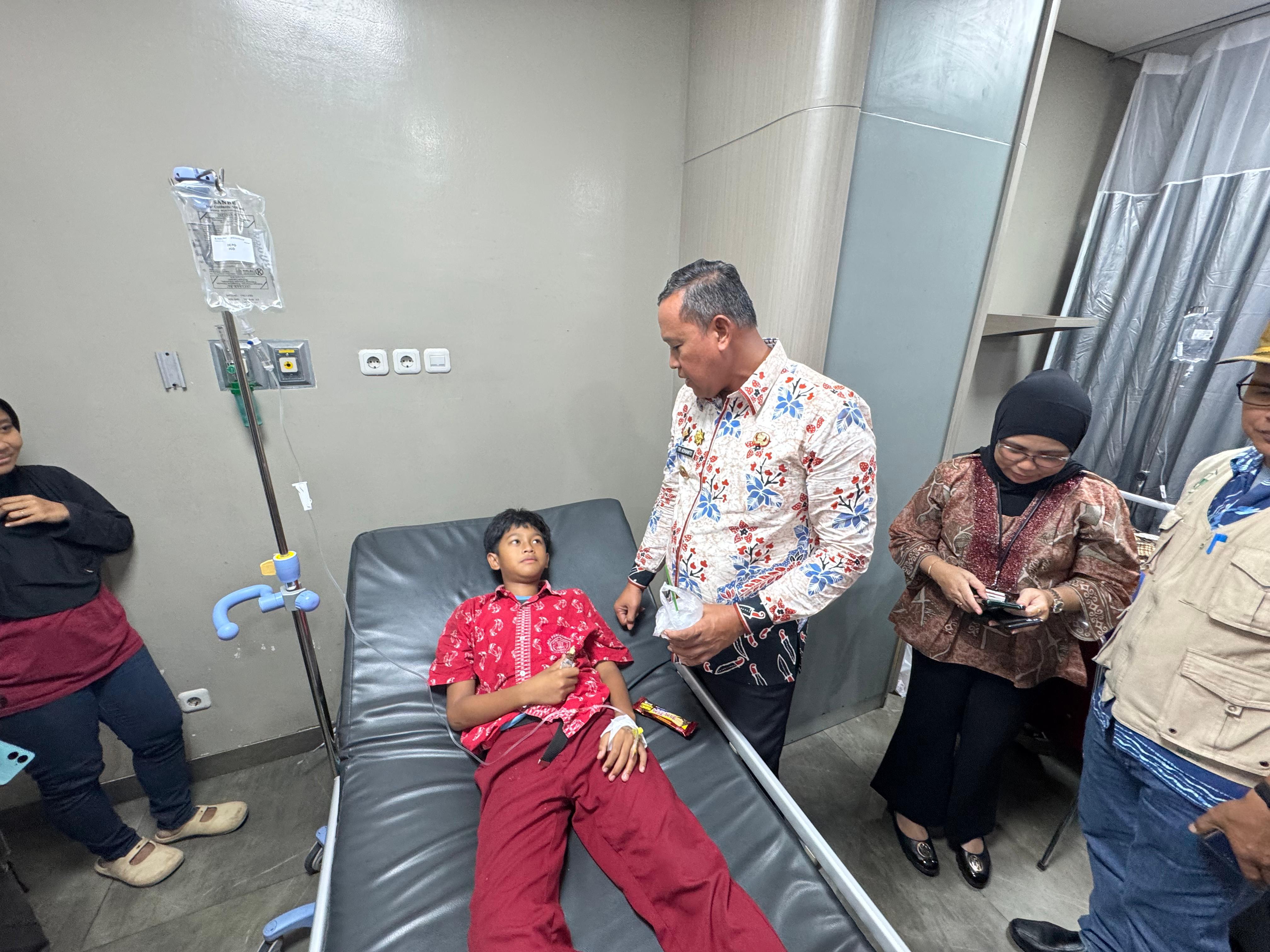 Wali Kota Bekasi Temui Korban Keracunan MBG, Pastikan Penanganan Cepat dan Evaluasi Menyeluruh