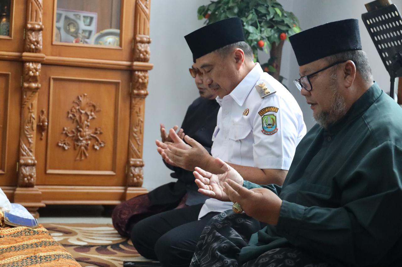 Takziah Ke Rumah Duka H Hamzah, Wawali Harris Bobihoe Kenang Almarhum Semasa Hidup