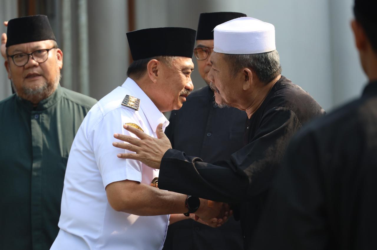 Takziah Ke Rumah Duka H Hamzah, Wawali Harris Bobihoe Kenang Almarhum Semasa Hidup
