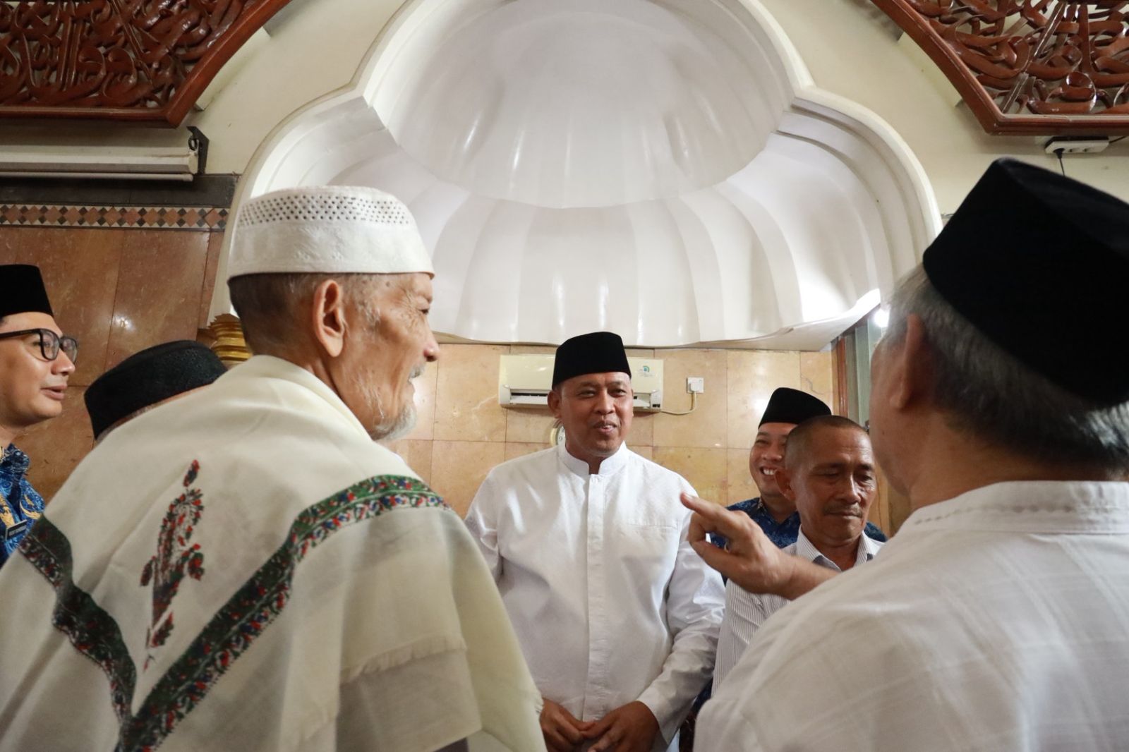Shalat Jumat Keliling, Sarana Bertemu Warga bagi Wali Kota Bekasi