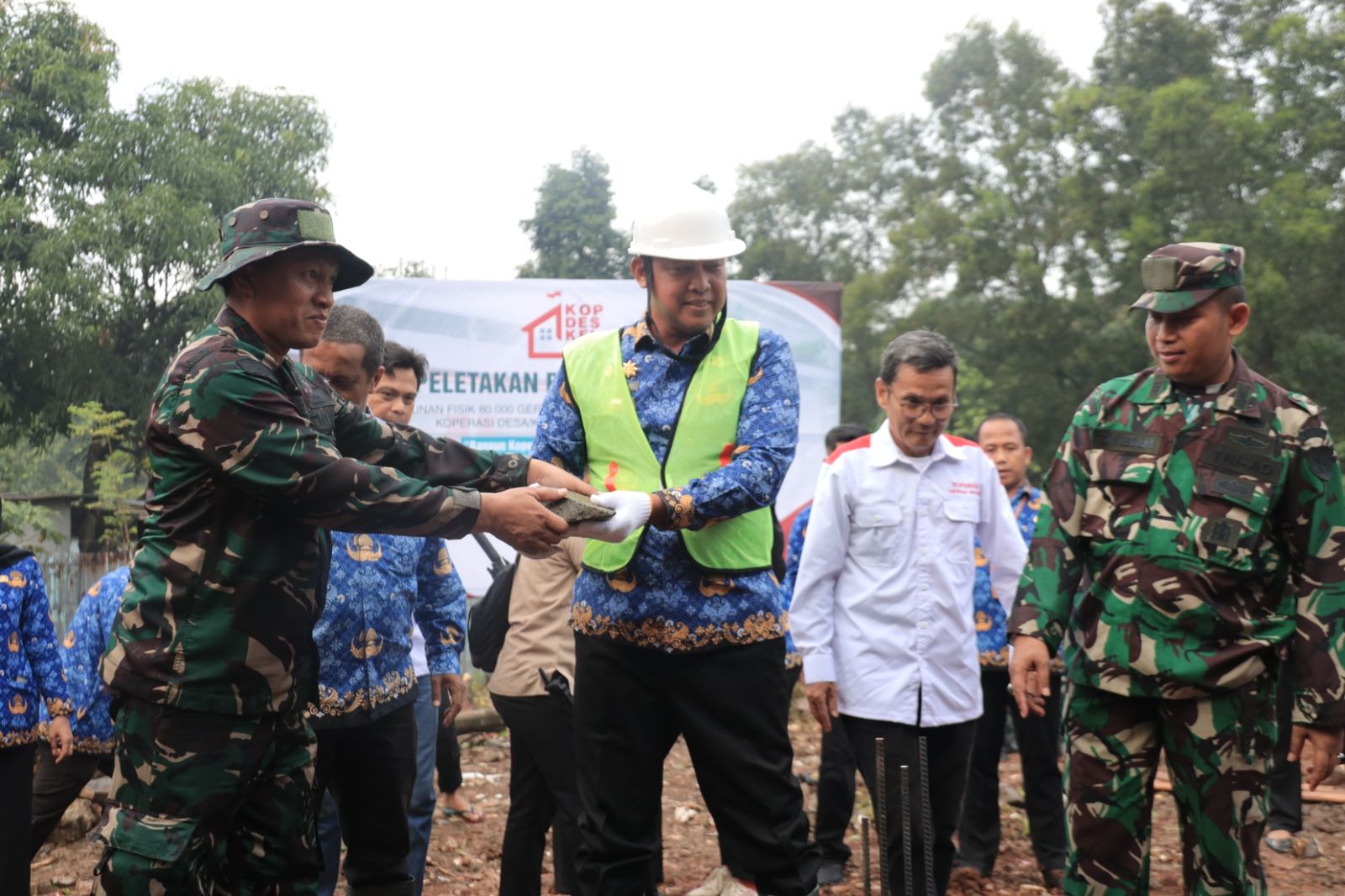Dukung Program Nasional Koperasi Desa, Wali Kota Bekasi Awali Pembangunan Gerai di Rawalumbu