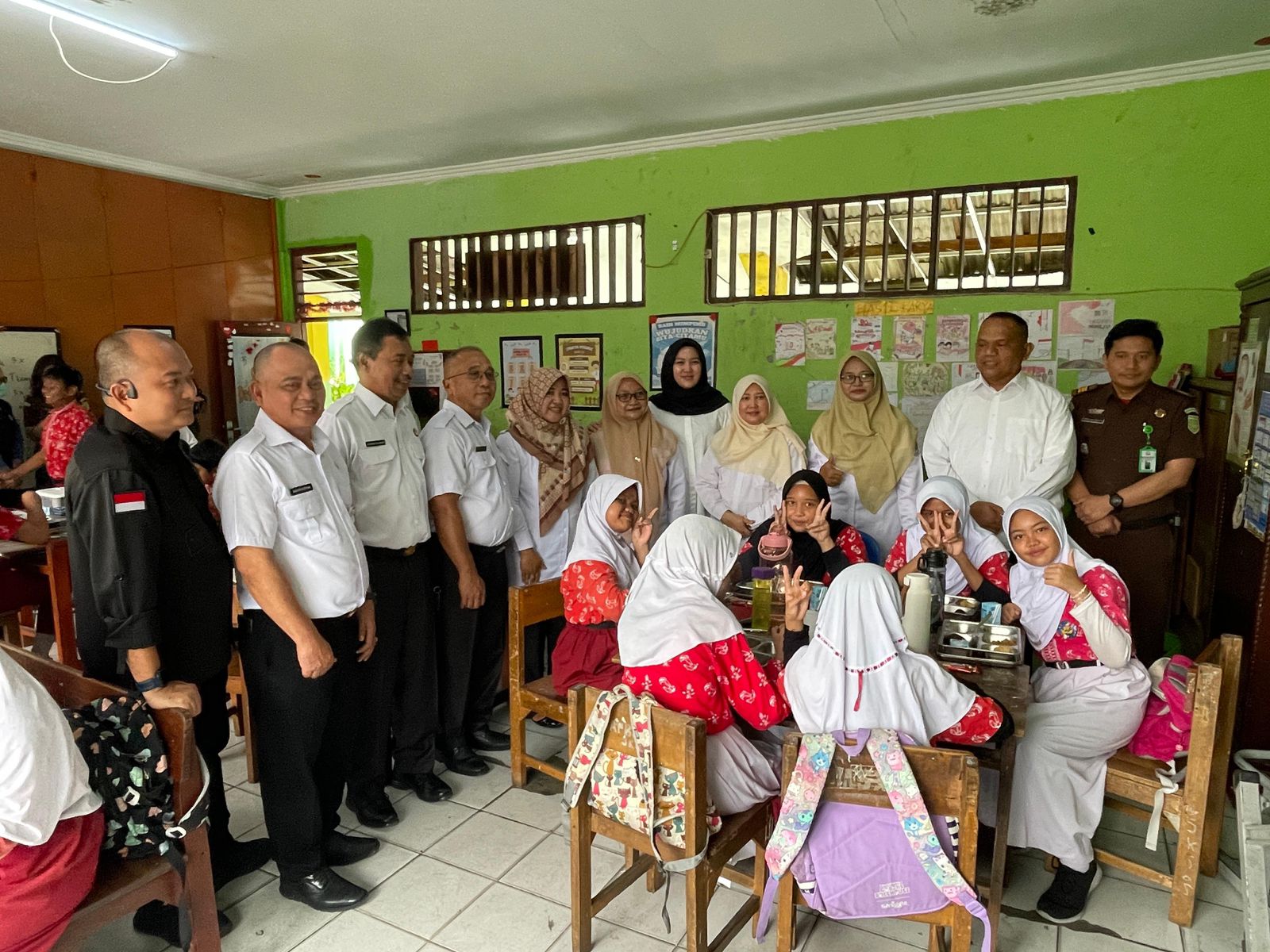 Kadisdik, Kajari, dan Kadis Ketapangtanikan Lakukan Monitoring Program Makanan Bergizi di Sekolah