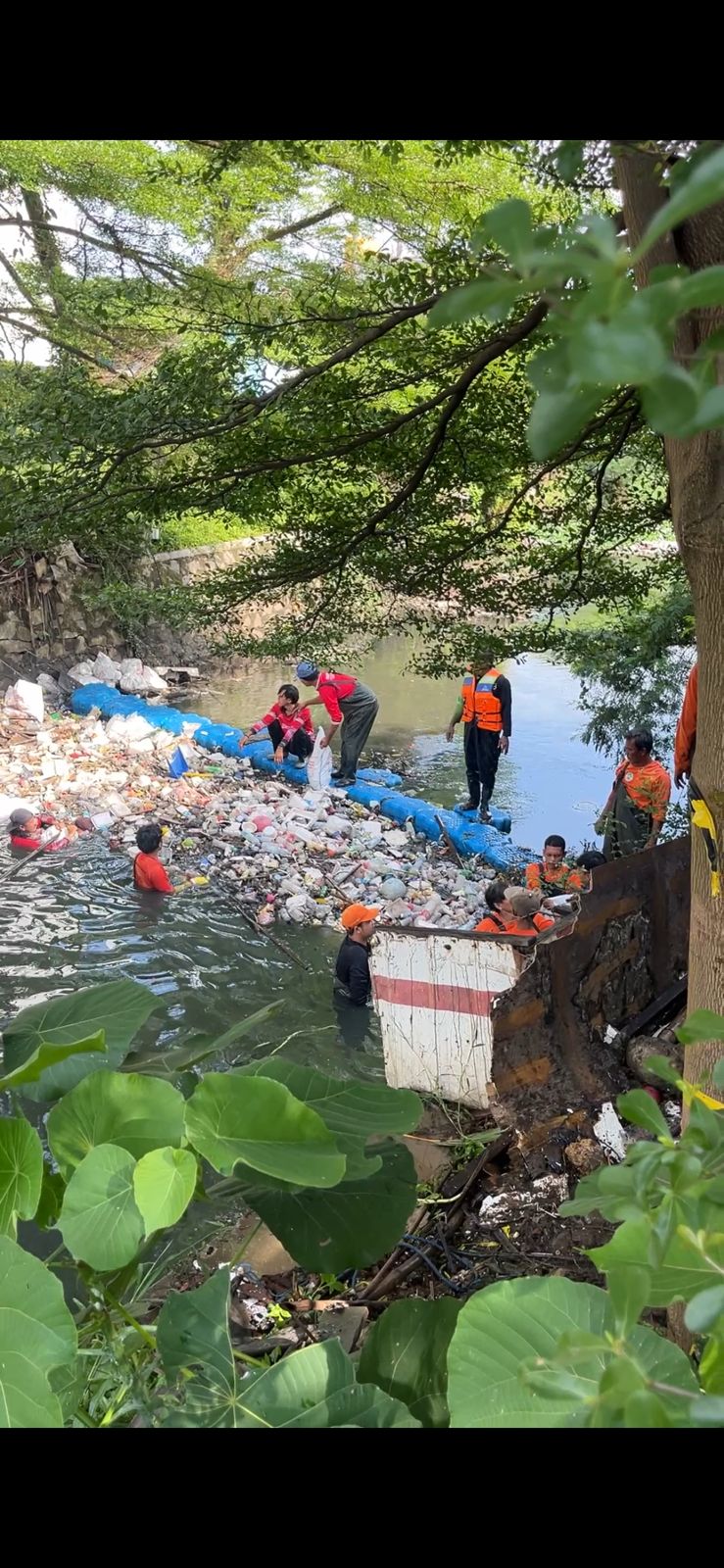 Kementerian Lingkungan Hidup Bersama Pemkot Bekasi Gelar Jumat Bersih Serentak