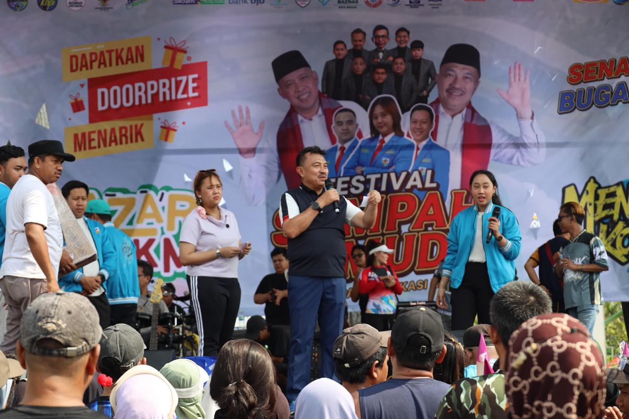 Warga Bekasi Ambyar Bareng Wawali Harris Bobihoe