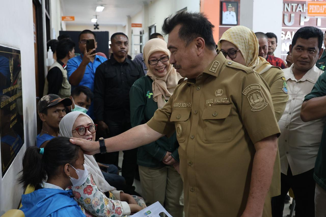 Hari Kesehatan Nasional RSUD Bantargebang Gelar Operasi Katarak