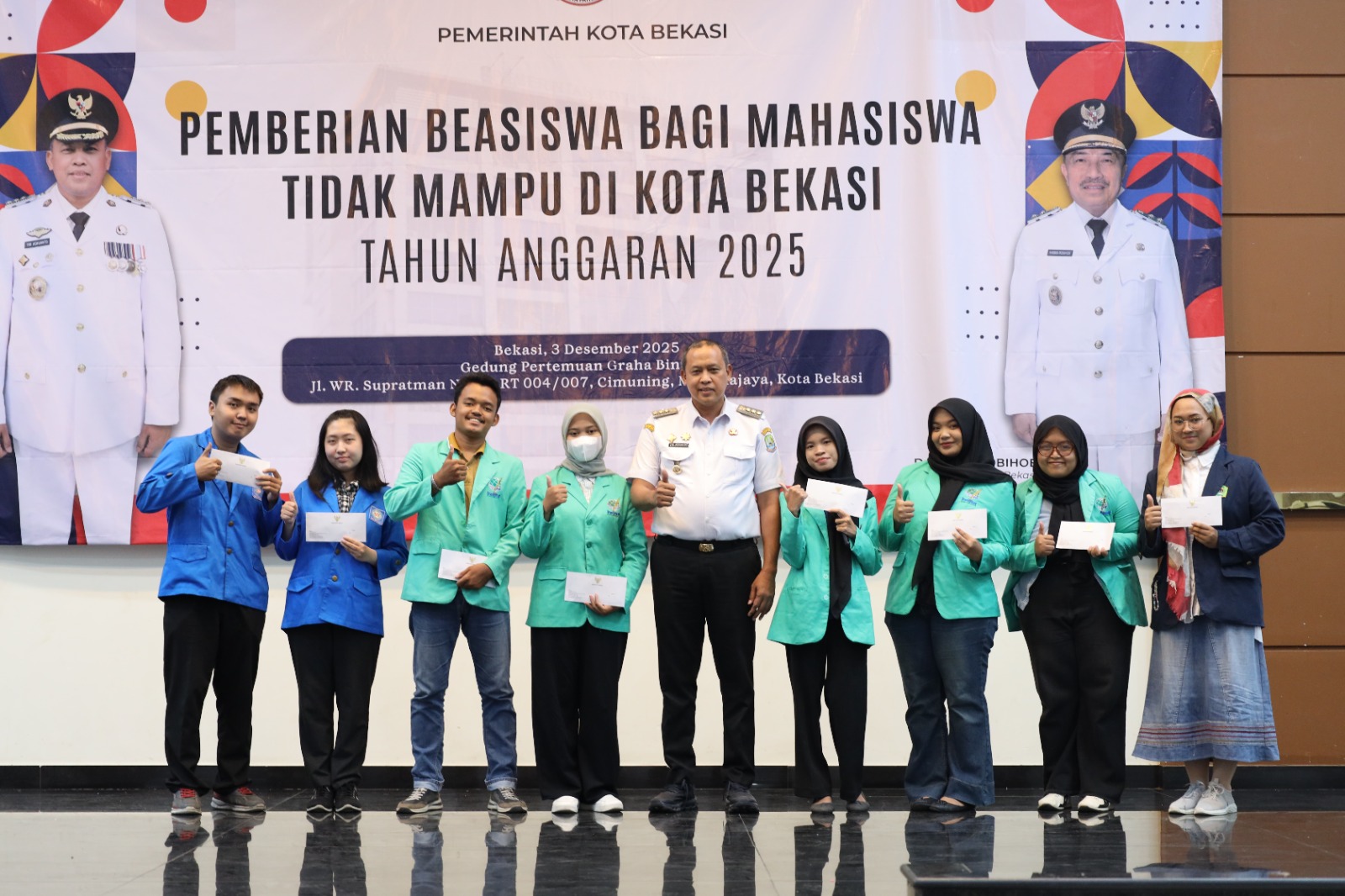 Wali Kota Bekasi Serahkan Beasiswa bagi Mahasiswa/i Tidak Mampu, Perluas Akses Pendidikan Tinggi
