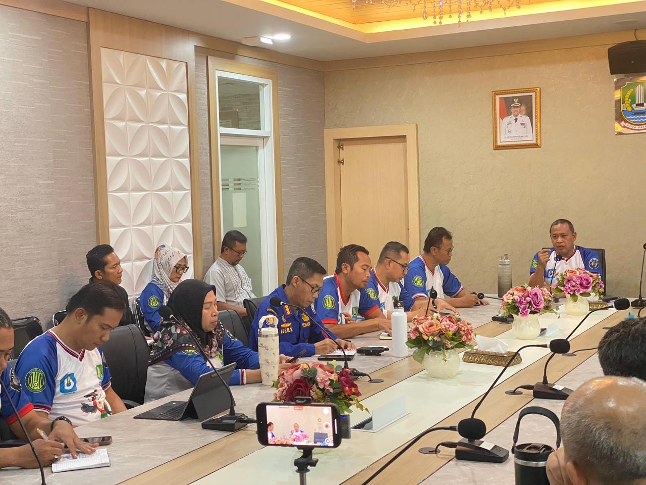 Sebelum Bertolak Ke Sumatra, Wali Kota Tri Pimpin Rapat Kesiapsiagaan Cuaca Ekstrem di Kota Bekasi