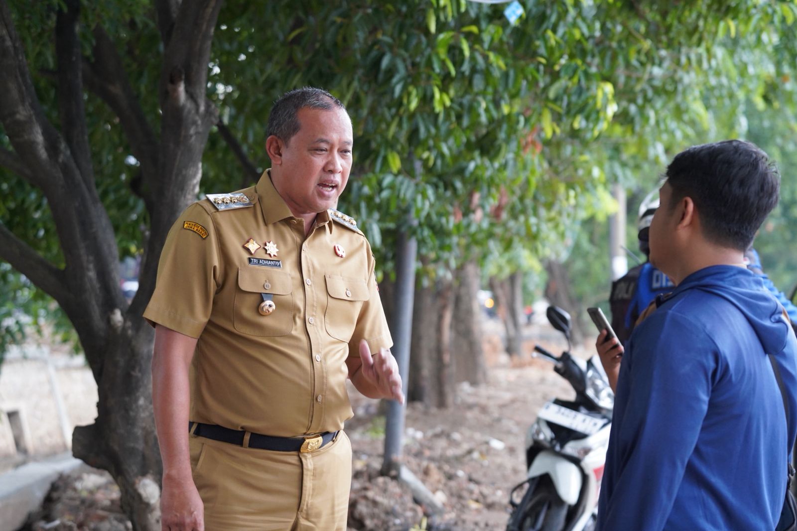 Wali Kota Bekasi Tri Tinjau Langsung Turap Longsor Rawalumbu: Hari Ini Langsung Dikerjakan