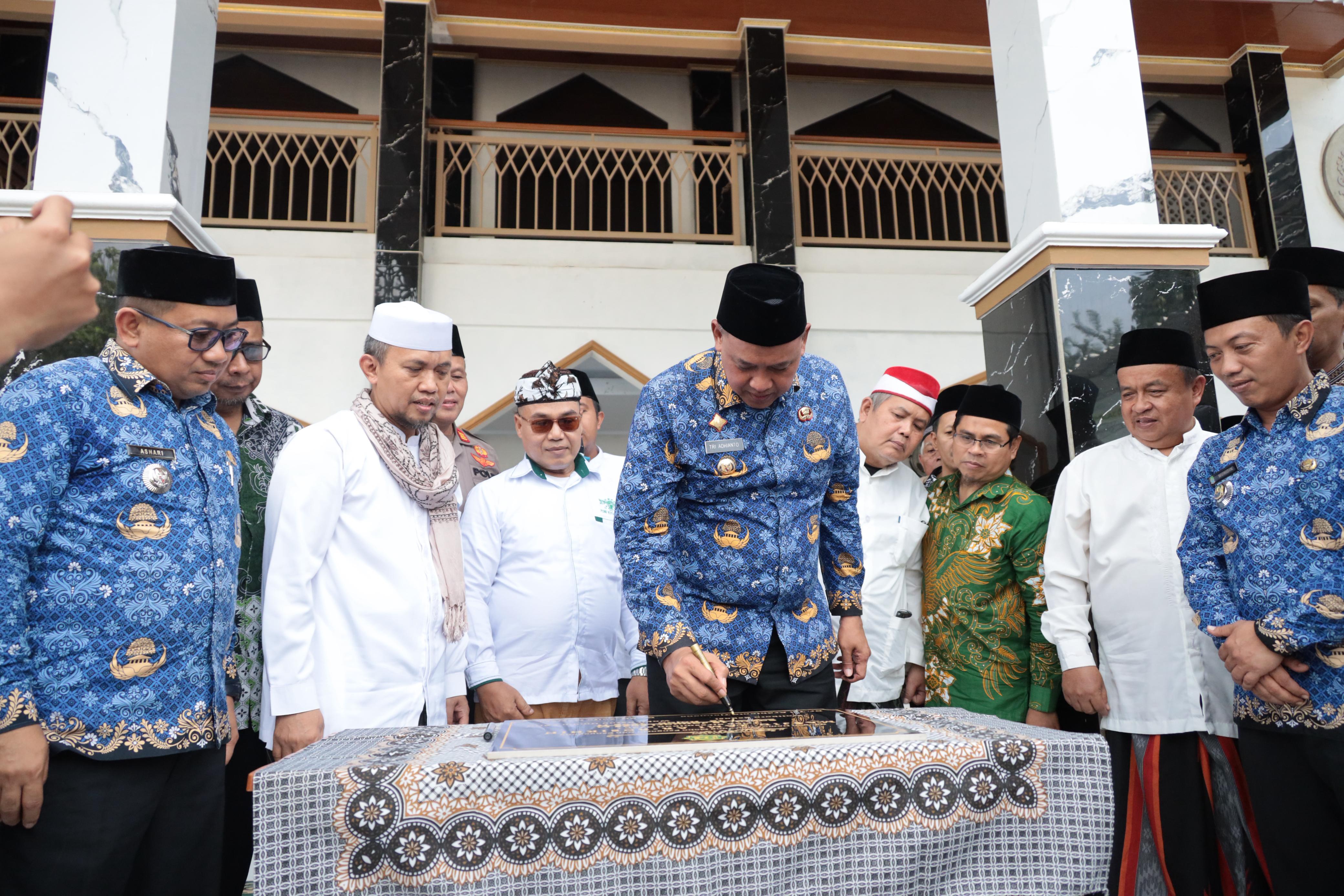 Wali Kota Bekasi Tri Adhianto Resmikan Dua Tempat Ibadah Baru di Jatiluhur