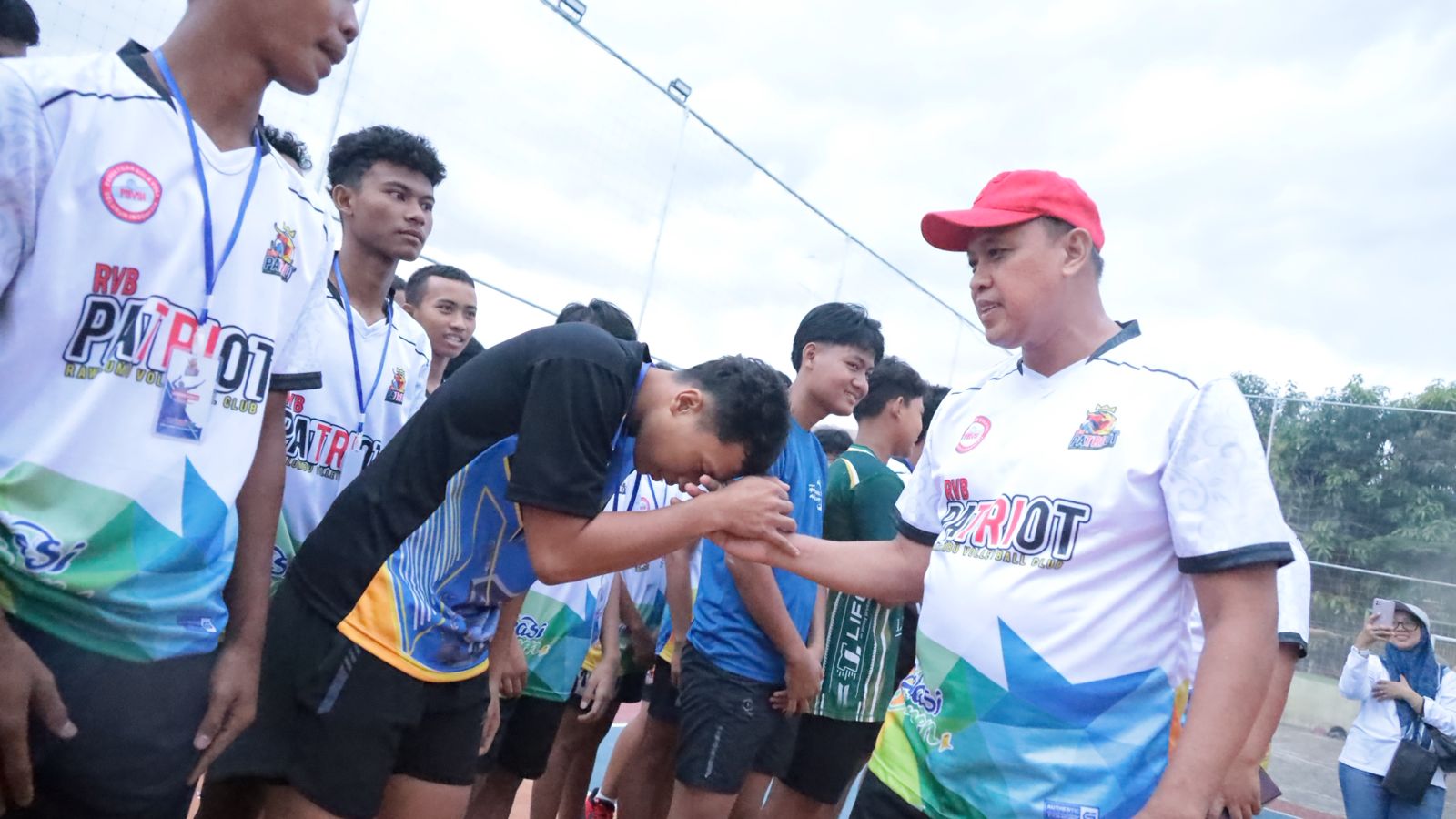 Dukung Prestasi Olahraga, Wali Kota Bekasi Luncurkan Klub Voli Patriot RVB