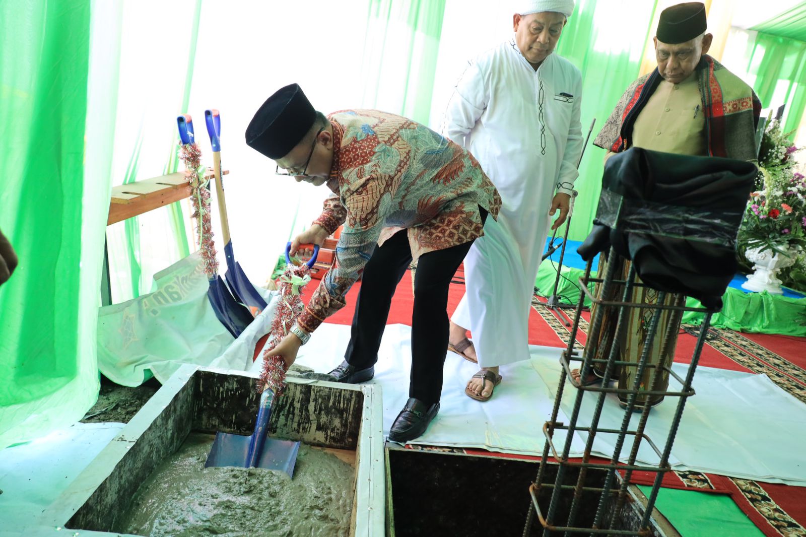 Pj. Wali Kota Bekasi Hadiri Peletakan Batu Pertama Perluasan Masjid Al Ma'mur