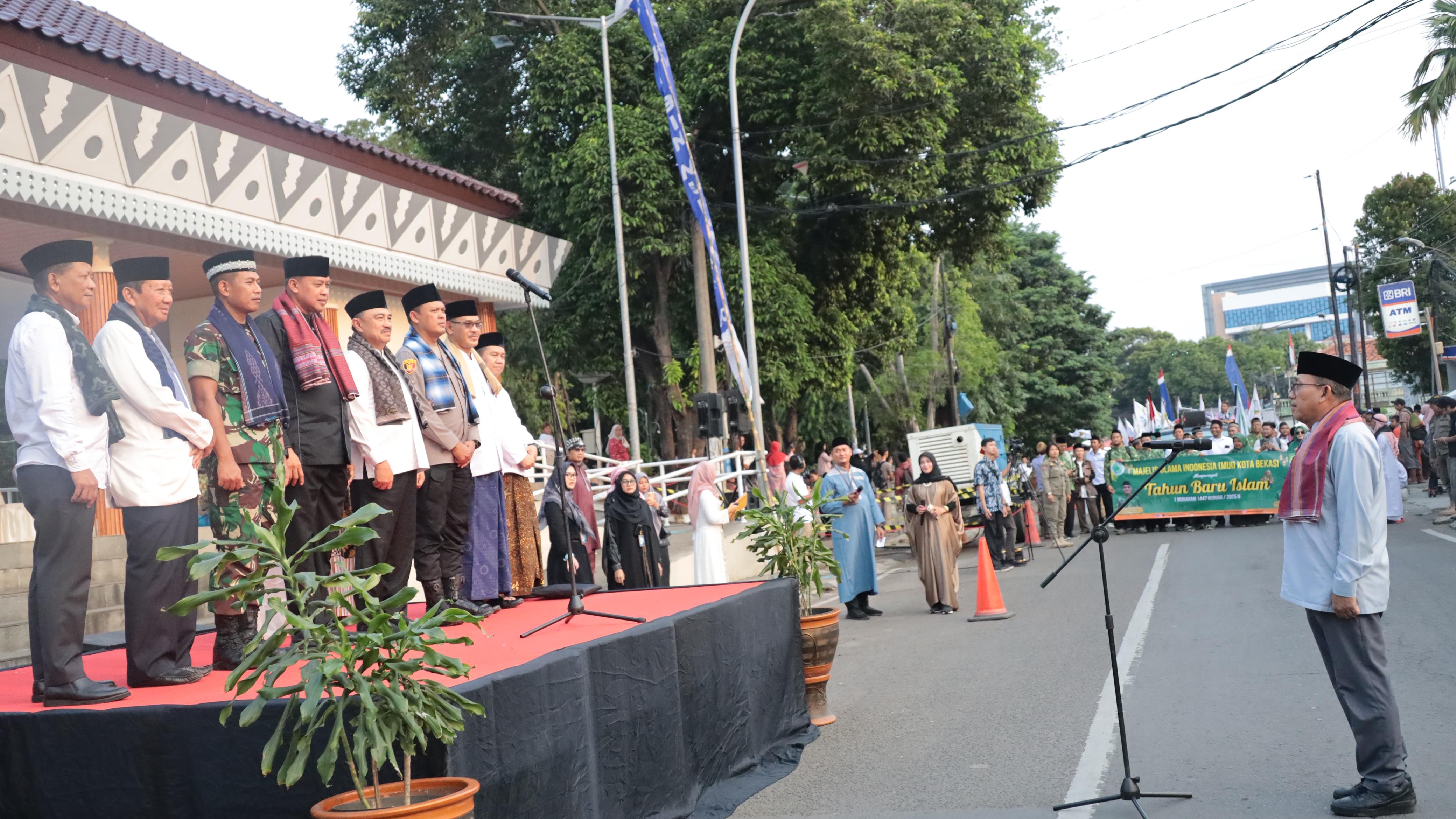 Pawai 1 Muharam Warnai Kota Bekasi, Wali Kota: Momentum Perbaikan Diri dan Kebersamaan