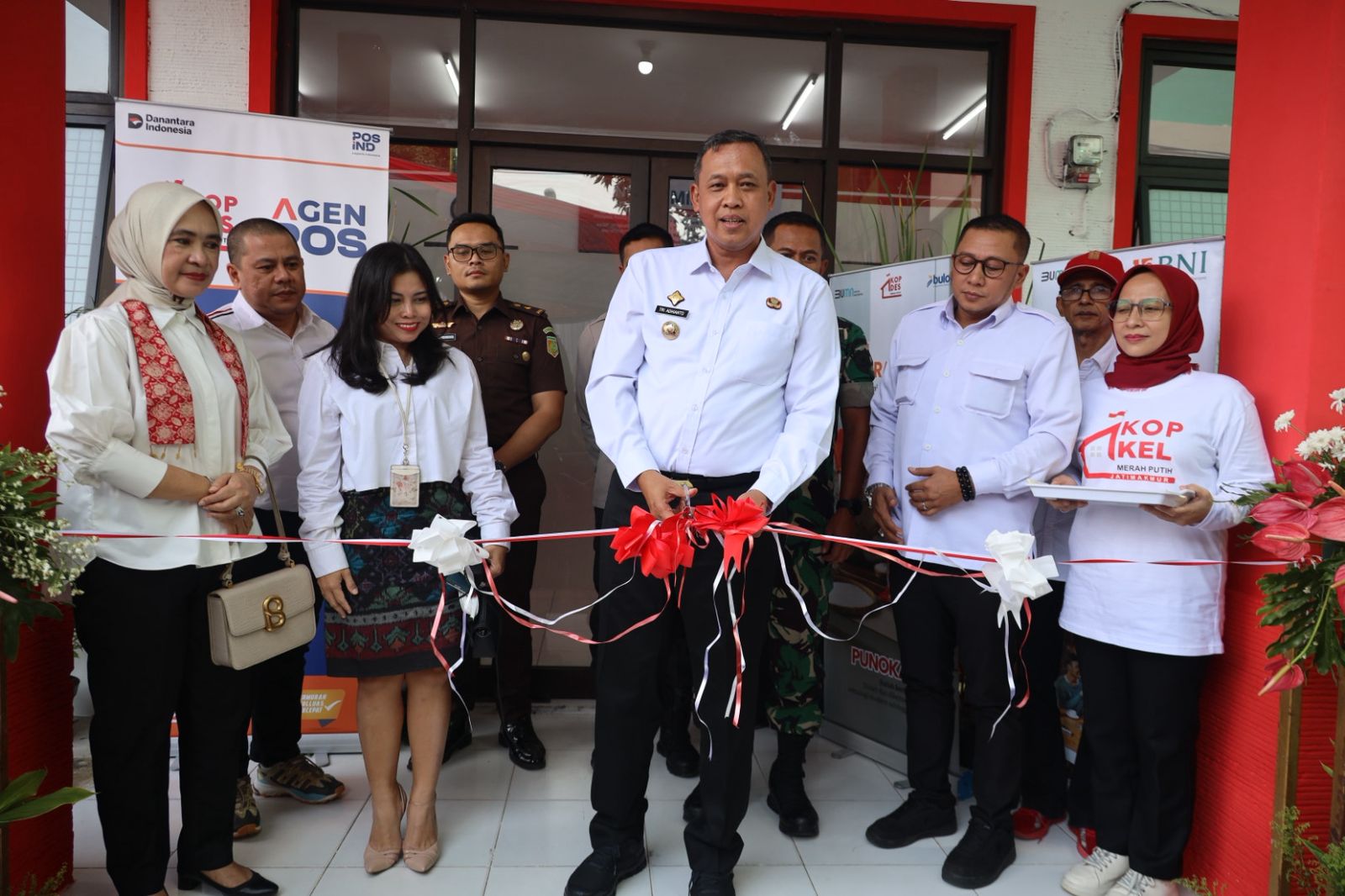 Ikuti Arahan Presiden RI, Wali Kota Bekasi Resmikan Koperasi Merah Putih Kelurahan Jatimakmur