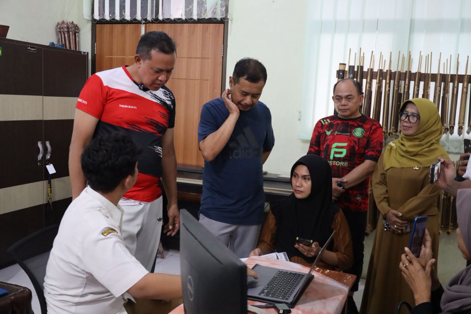 Respons Keluhan Orang Tua Siswa, Wali Kota Bekasi Tinjau Pelaksanaan Pra-Pendaftaran SPMB 2025