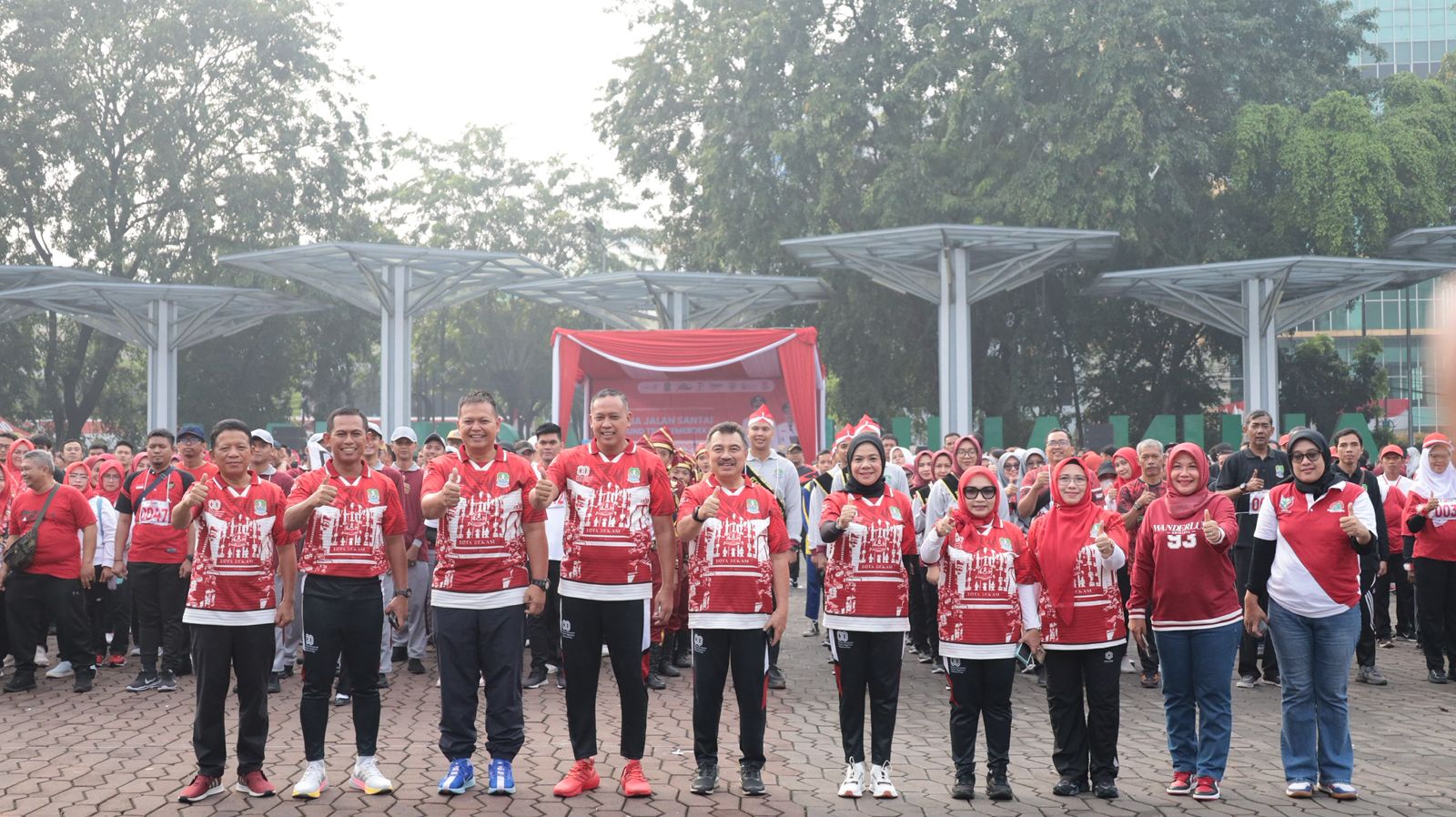 Walikota Bekasi Bersama Ribuan Warga Susuri Jejak Sejarah di Kota Bekasi Berjalan Kaki