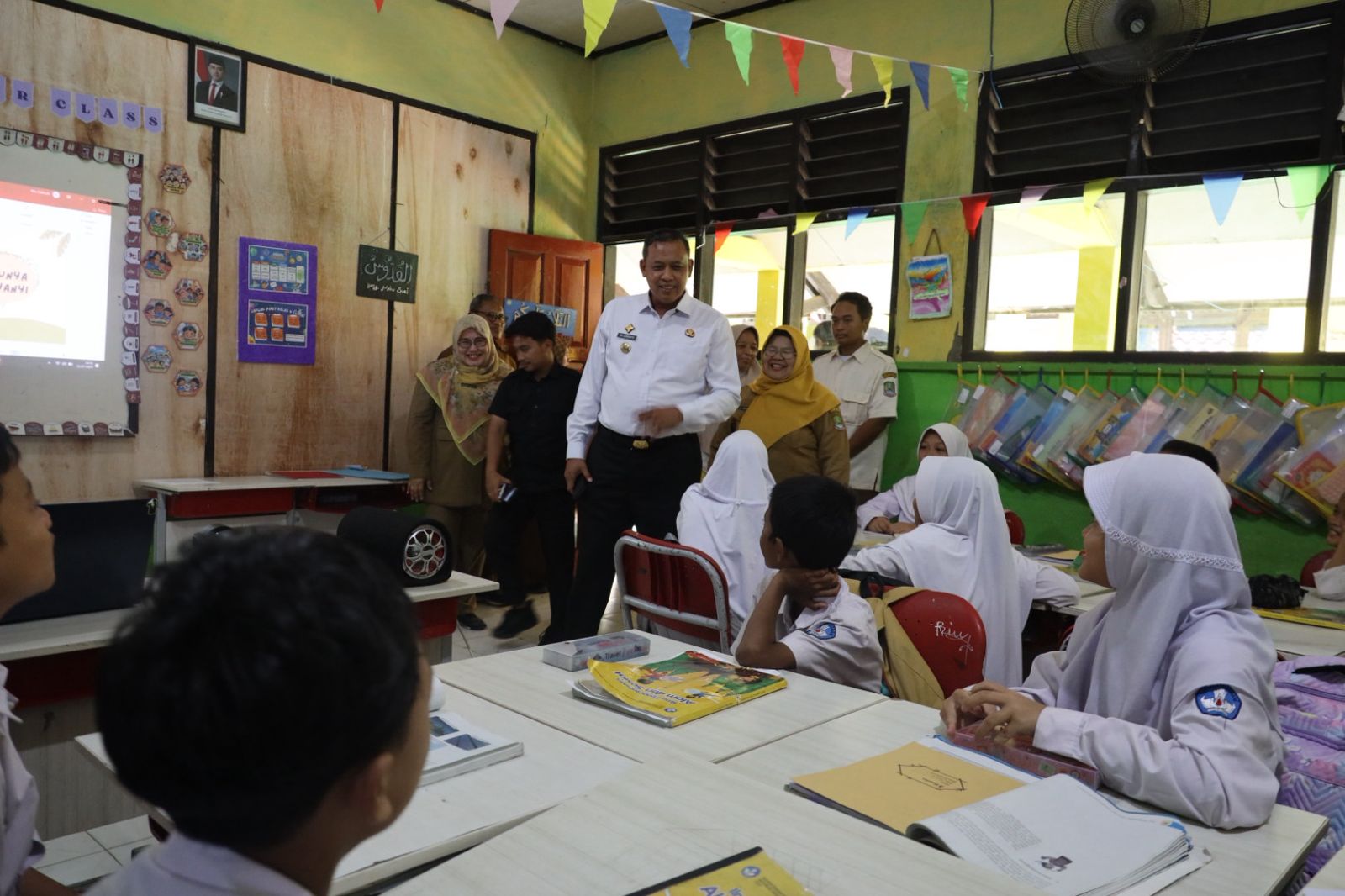 Pantau SDN Margahayu IX, Wali Kota Bekasi Ajukan Renovasi dan Batalkan Rencana Merger Sekolah