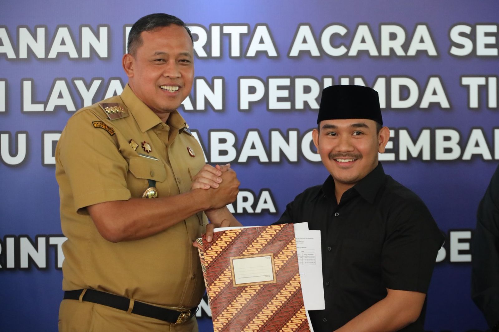 Wali Kota dan Bupati Bekasi Teken Serah Terima Aset & Wilayah Perumda Tirta Bhagasasi