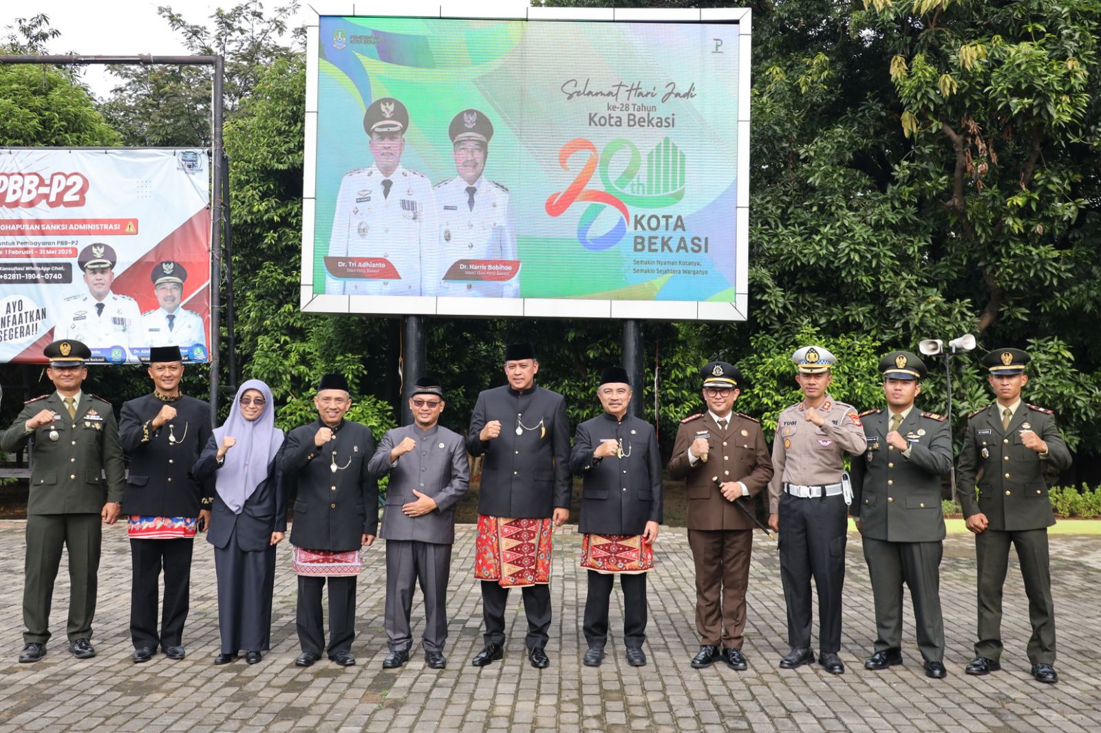 HUT ke-28 Kota Bekasi: Wali Kota dan Wakil Sumbangkan Gaji Pertama untuk Warga Terdampak Banjir