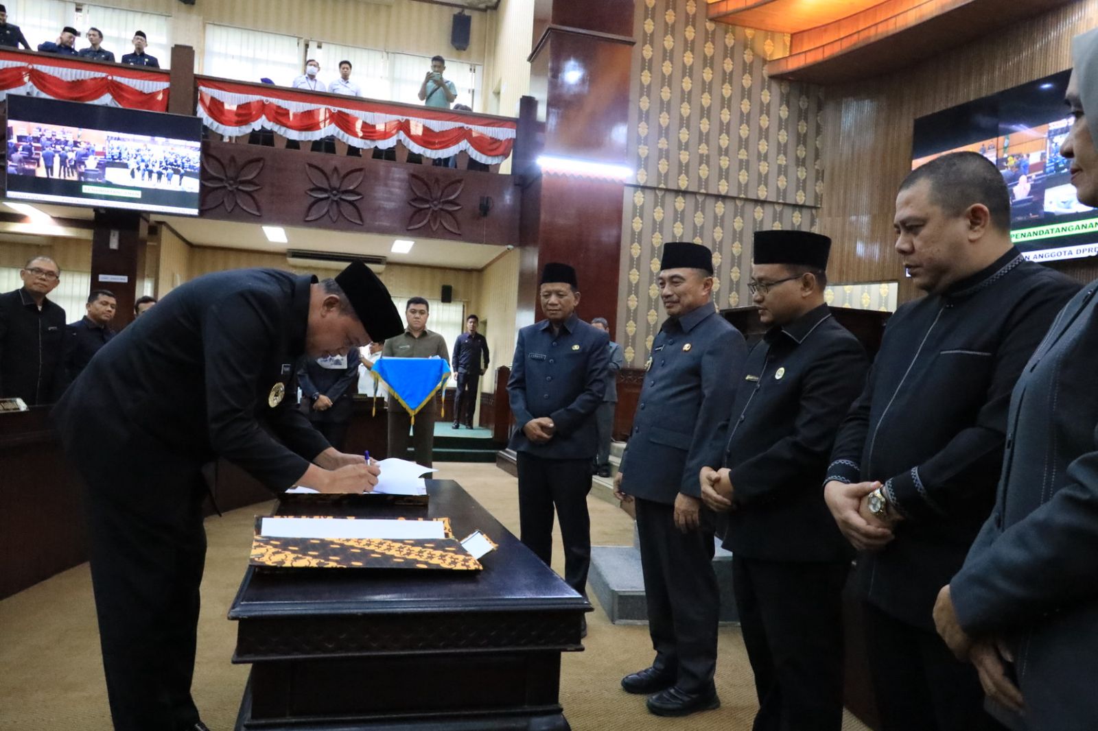 Paripurna Penetapan 3 Rancangan Perda serta Penyampaian Laporan Hasil Reses DPRD