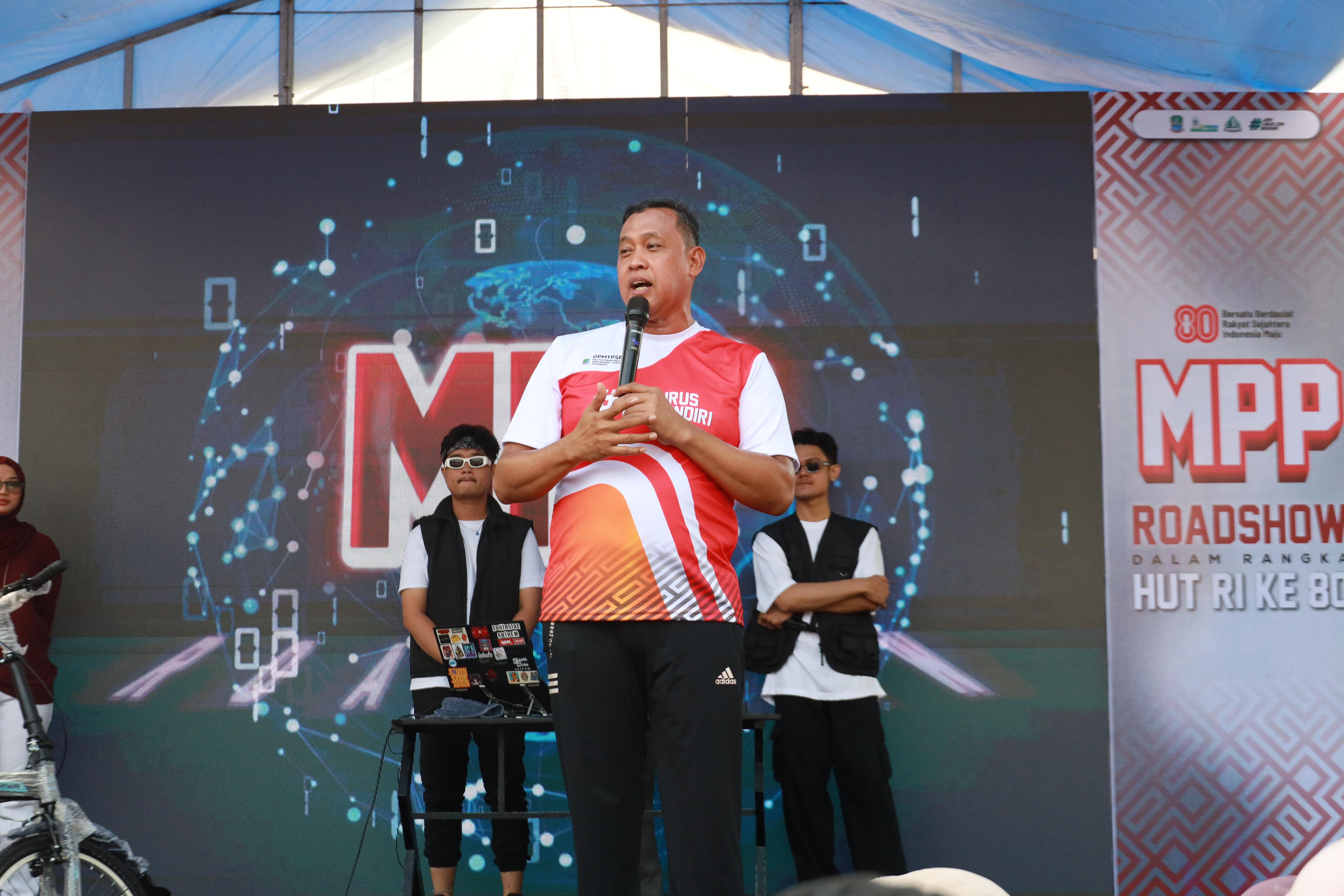 Wali Kota Bekasi, Tri Adhianto buka Roadshow MPP di Pasar Alam Vida