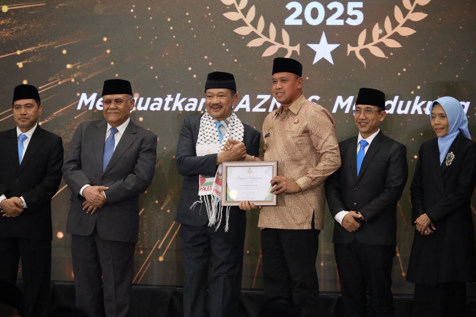 Wali Kota Bekasi Raih Penghargaan Baznas Awards 2025