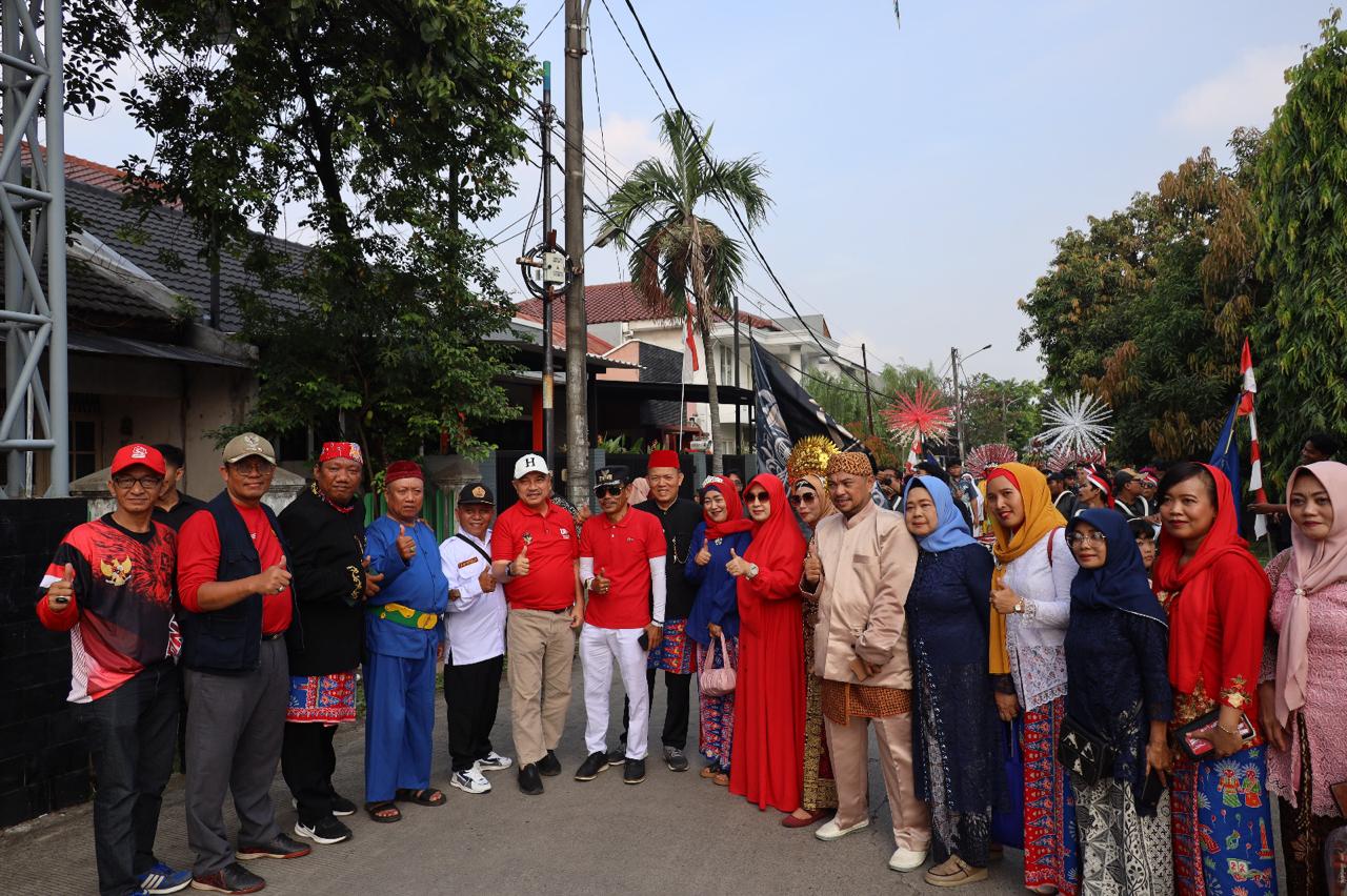 Karnaval Di Jatiwaringin Berlangsung Meriah, Wawali Ikuti Keliling Kampung Bersama Warga