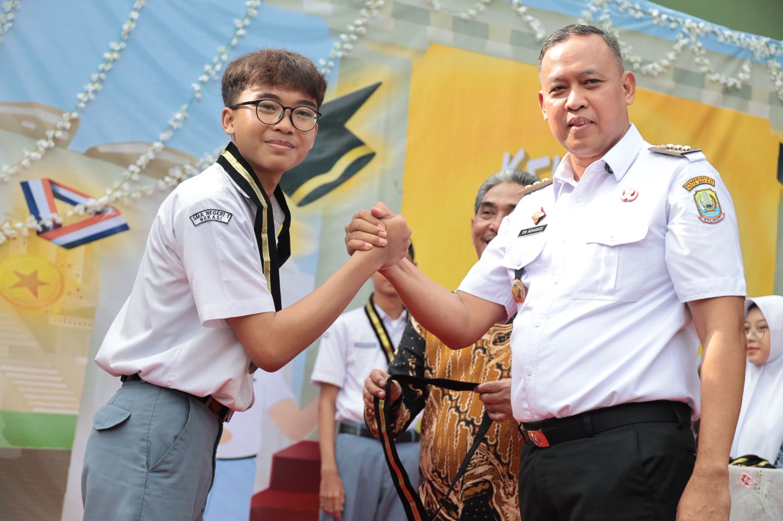 Wali Kota Bekasi Tri Adhianto Hadiri Acara Kelulusan Siswa Kelas XII SMAN 1 Bekasi