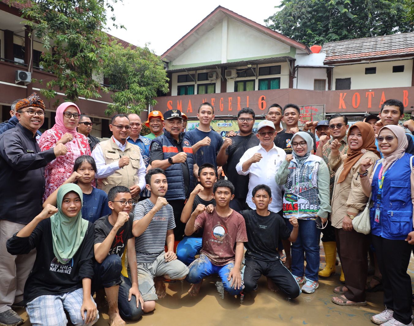 Bersama Mendikdasmen RI Wawali Tinjau Sekolah Terdampak Banjir