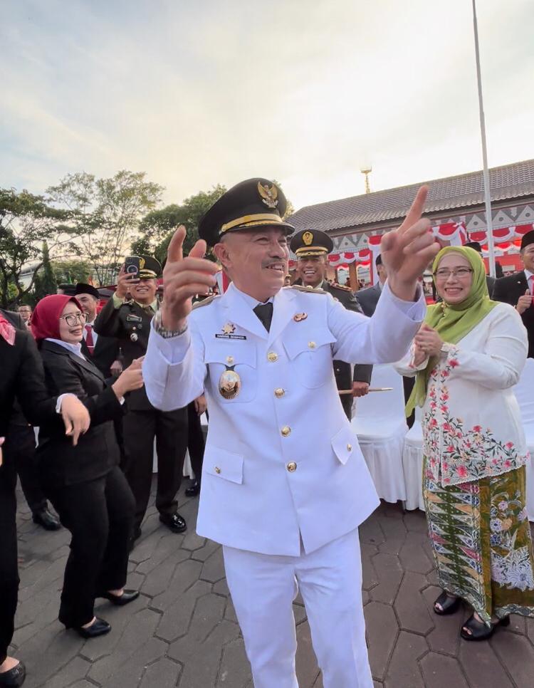 Tabola Bale Bikin Meriah Suasana Parade Senja Di Alun-Alun Kota Bekasi