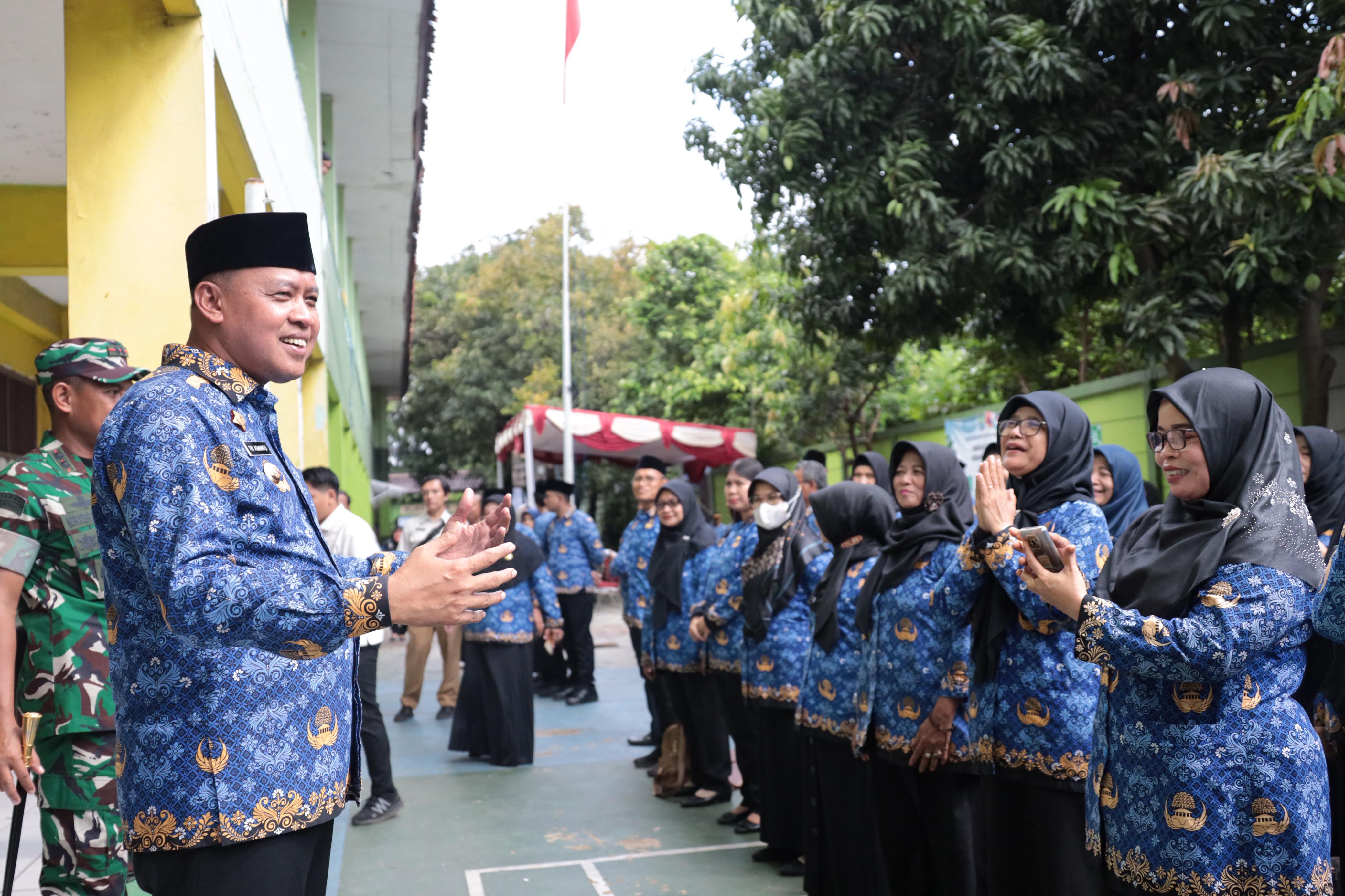Kembali Sidak, Wali Kota Bekasi Puji Perubahan SDN Margahayu Jadi Lebih Bersih