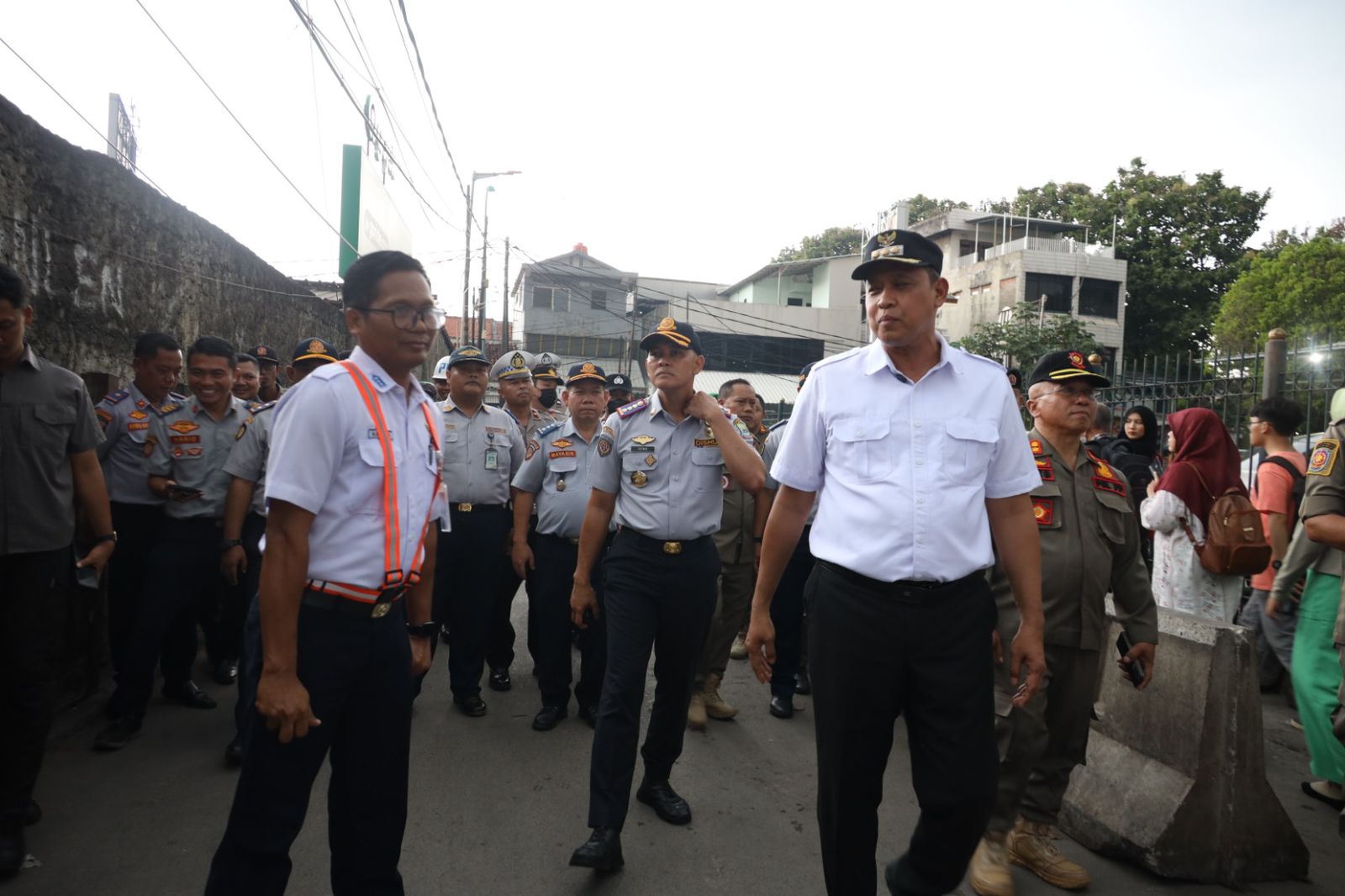 Penertiban di Stasiun Bekasi, Wali Kota Perintahkan Satpol PP dan Dishub Jaga Hingga Pukul 21.00